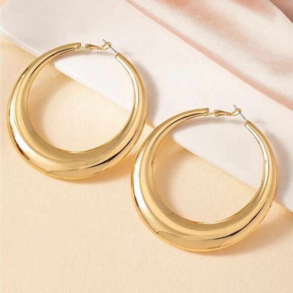 Minimalist Gold Hoop Earrings - Picture 2 of 11
